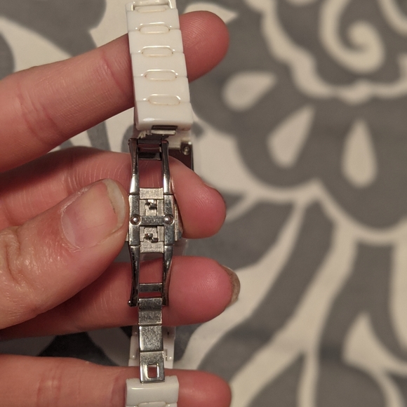 NEGOTIABLE Skagen white watch with diamond dust embellishment - Picture 3 of 4